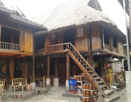 Một trong những nhà sàn cổ ở Mai Châu