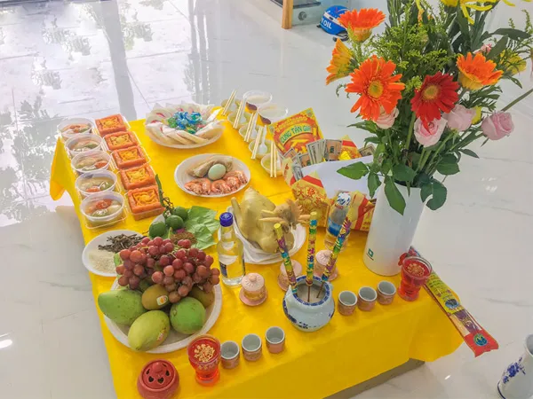 Bếp lửa mang hơi ấm và sự may mắn vào nhà mới