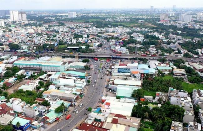 Bất động sản phát triển sôi động dọc theo một tuyến metro, minh họa cho tác động của quy hoạch tuyến tính