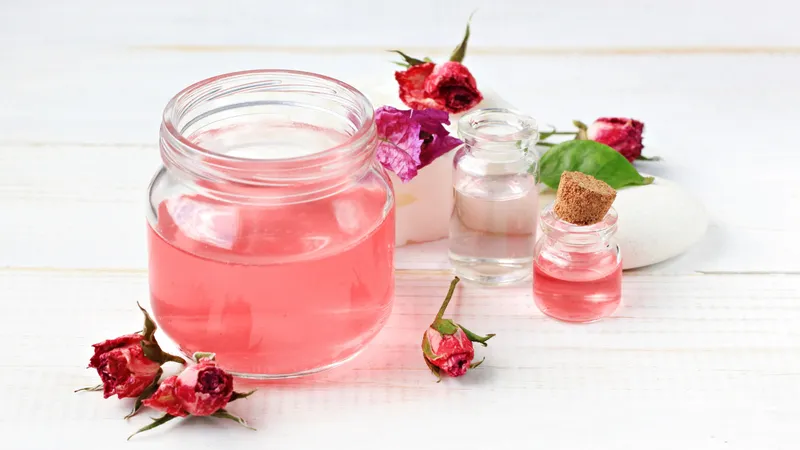 Nước hoa hồng mang đến nhiều lợi ích cho làn da