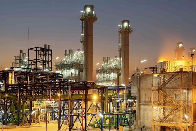 Một căn hộ cao cấp hiện đại với ban công nhìn ra thành phố, tượng trưng cho sự thành công của các dự án năm 2020 sau 5 năm