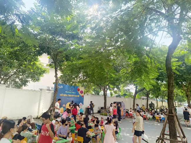 Không gian sống xanh với sân chơi trẻ em và cộng đồng dân cư văn minh tại Eurowindow River Park.