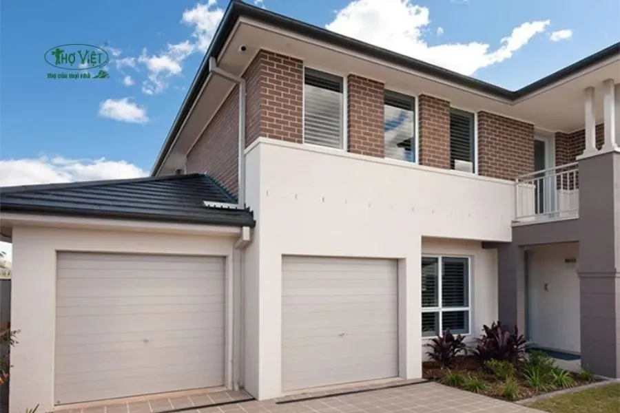 Mẫu nhà hiện đại có cửa cuốn