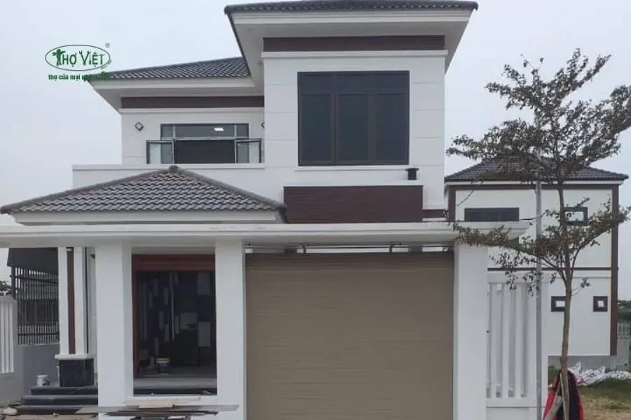 Mẫu nhà mái Thái có cửa cuốn