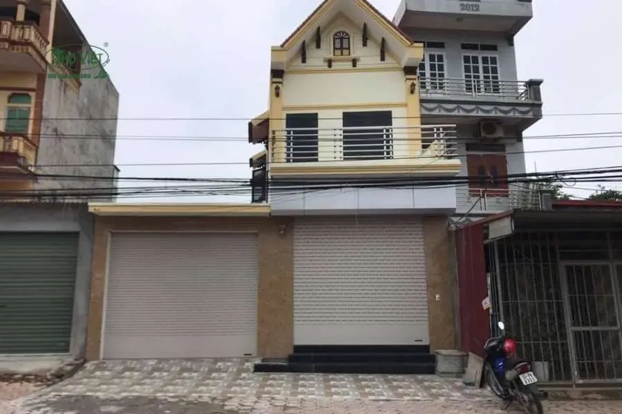 Mẫu nhà mái Thái có cửa cuốn