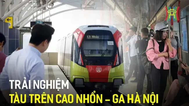 Bên trong nhà ga Cát Linh - Hà Đông với thiết kế hiện đại và dòng người đang chờ tàu.