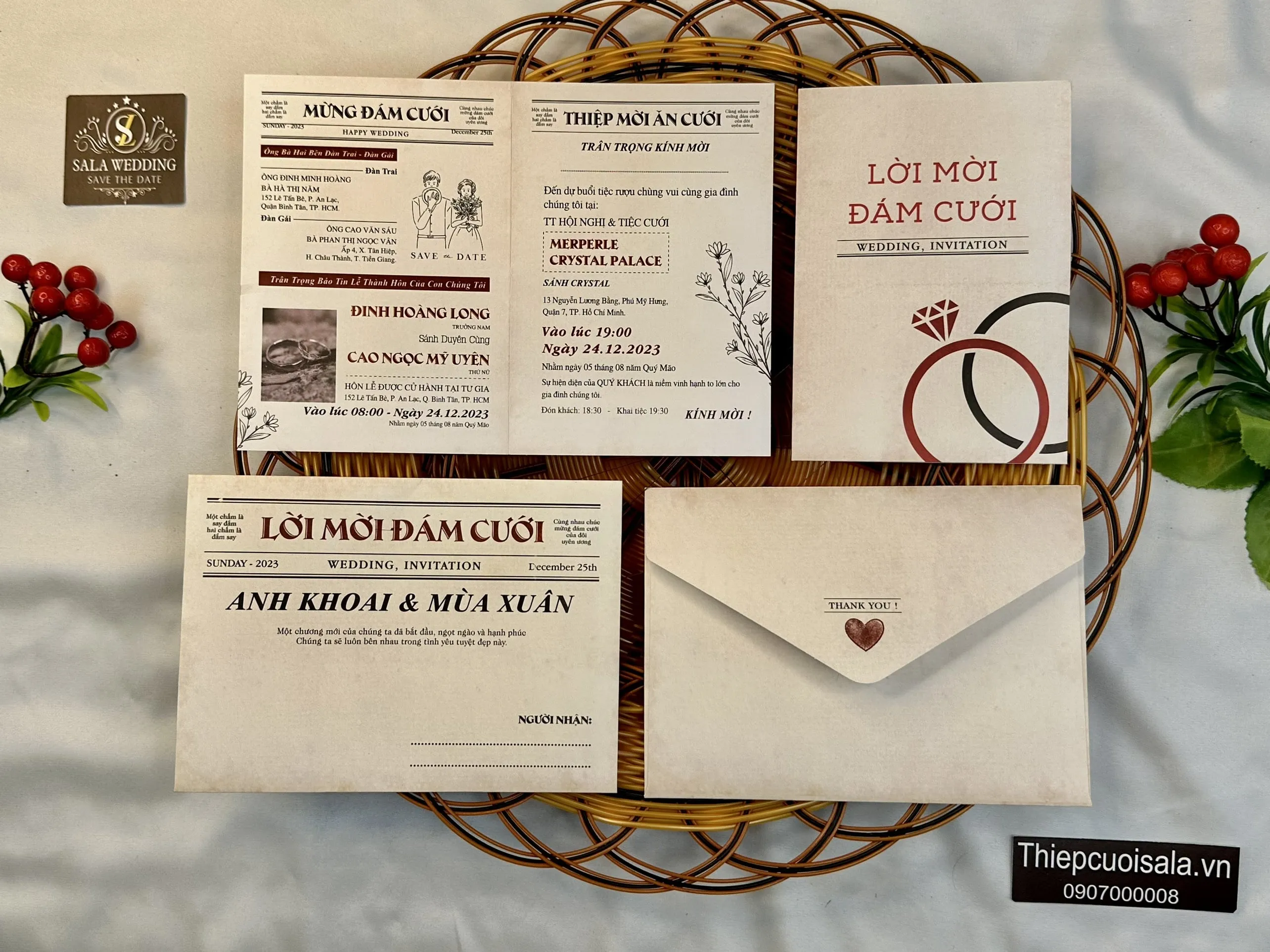 Thiệp cưới nhà gái với thiết kế hoa văn tinh xảo