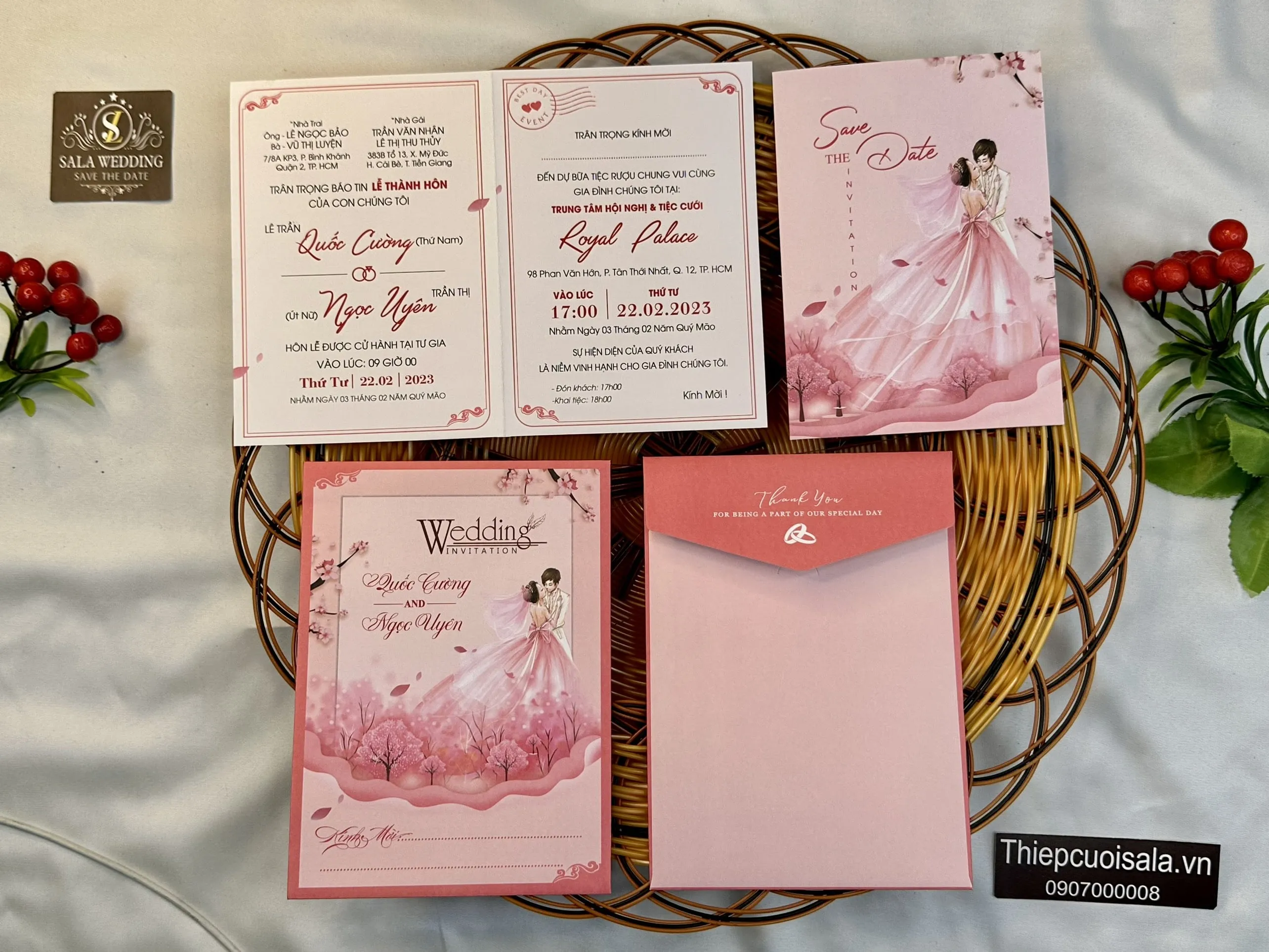 Thiệp cưới nhà gái với các thông tin cơ bản và lời mời