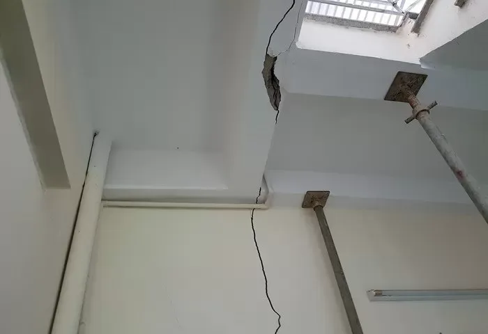 Vết nứt làm mất tính thẩm mỹ của ngôi nhà